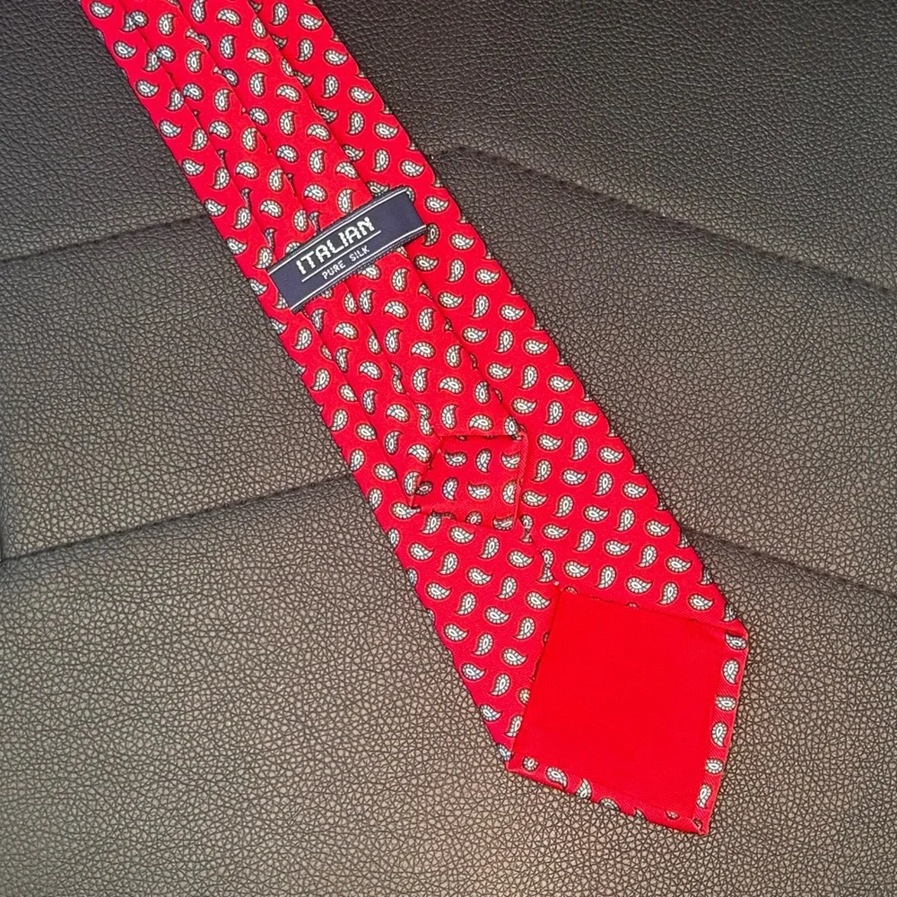 Pre-Loved Italian Pure Silk Red w/Blue Paisley Print Men's Neck Tie